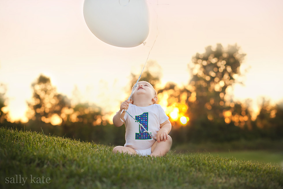 canton michigan one year old with balloon