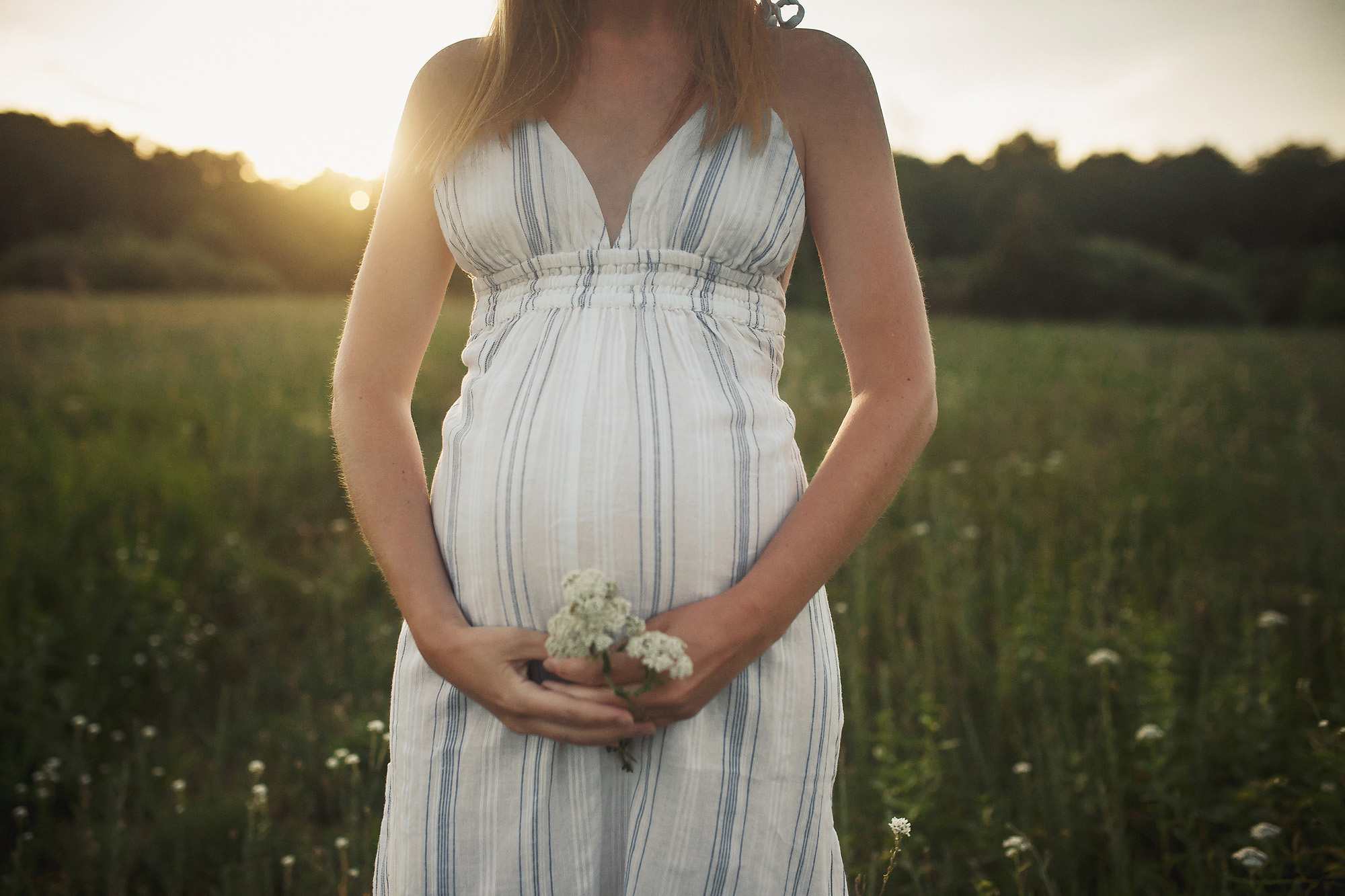 golden hour maternity photography session