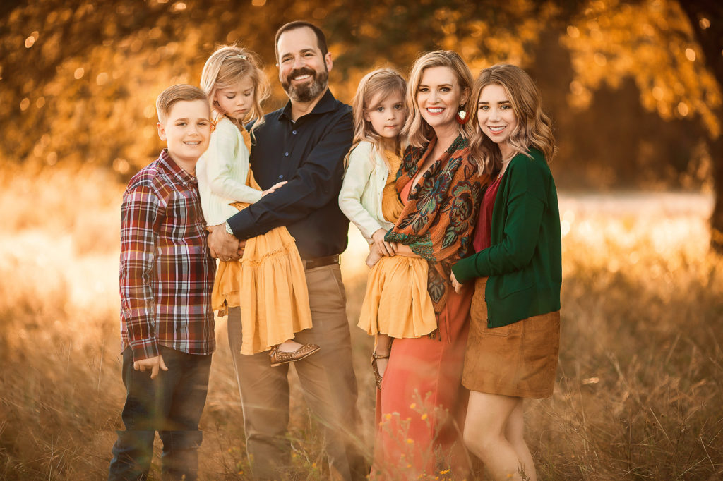outdoor family photo autumn golds